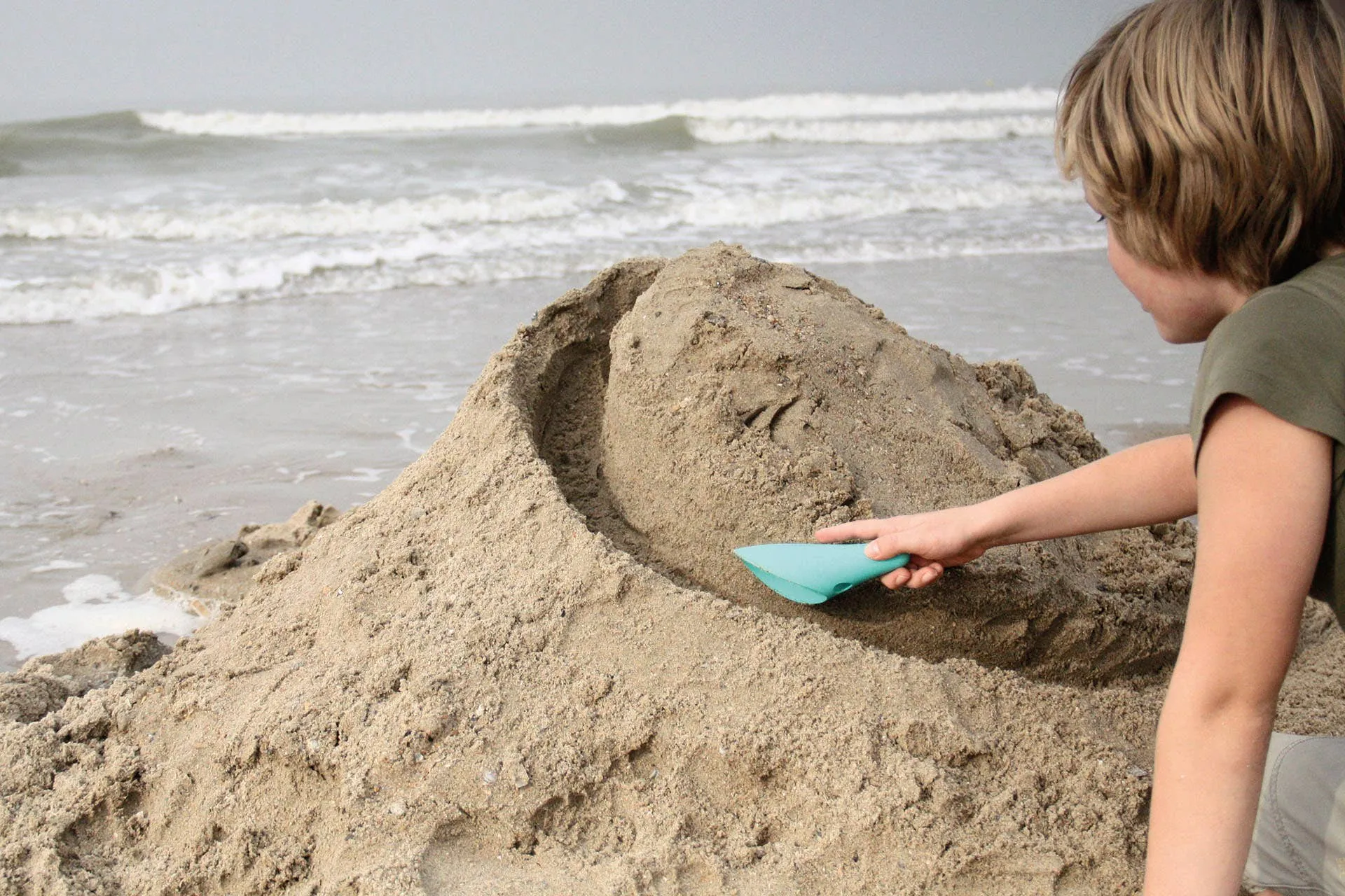 Quut Cuppi - Shovel, Sifter and Ball all in one!: Ocean