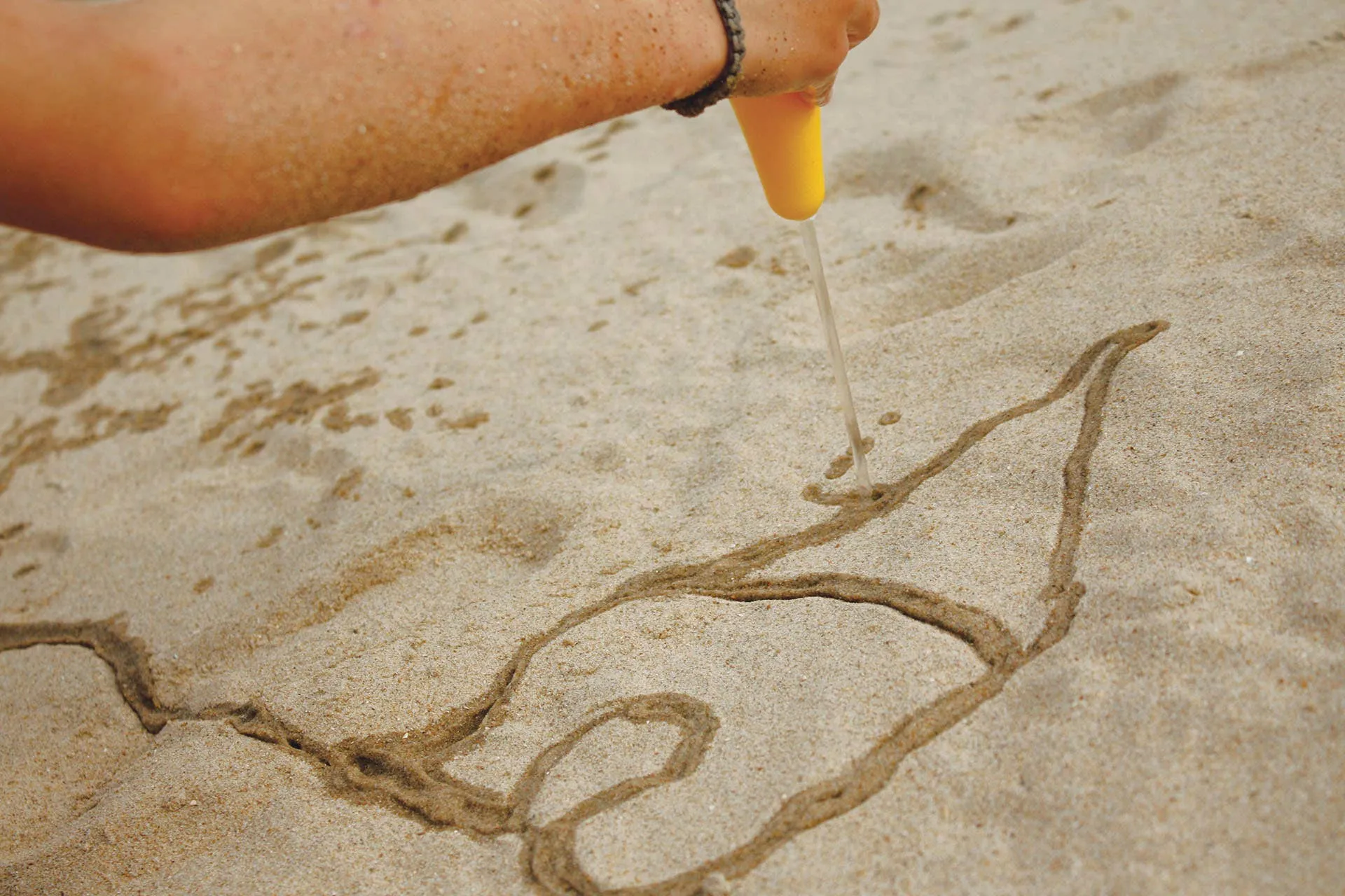 Quut Cuppi - Shovel, Sifter and Ball all in one!: Ocean
